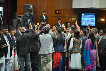 एमालेको अवरोधपछि प्रतिनिधिसभाको बैठक फेरि स्थगित 